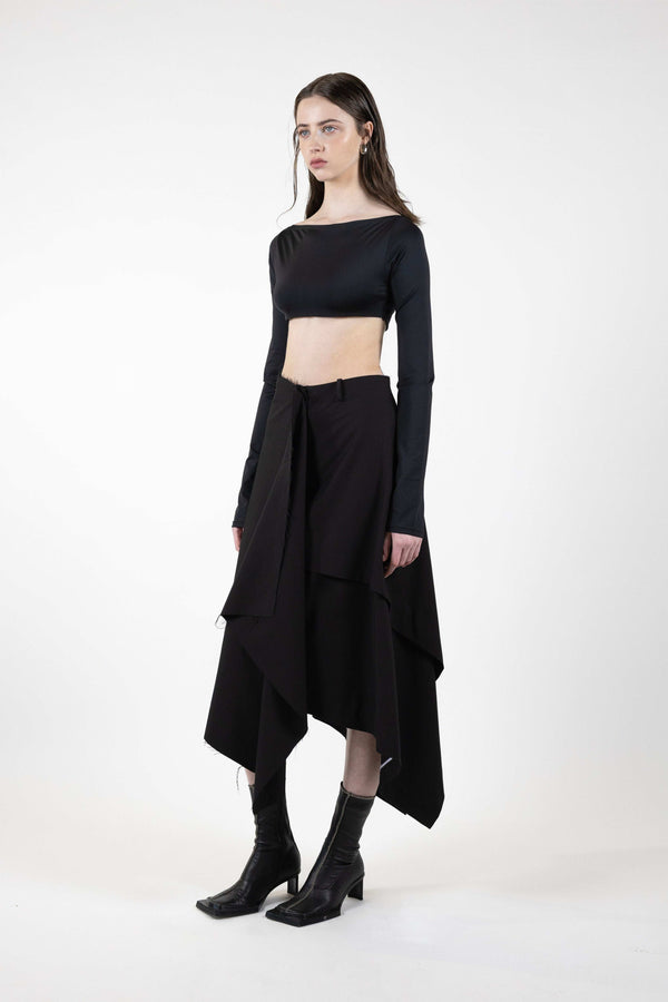 Asymmetric skirt