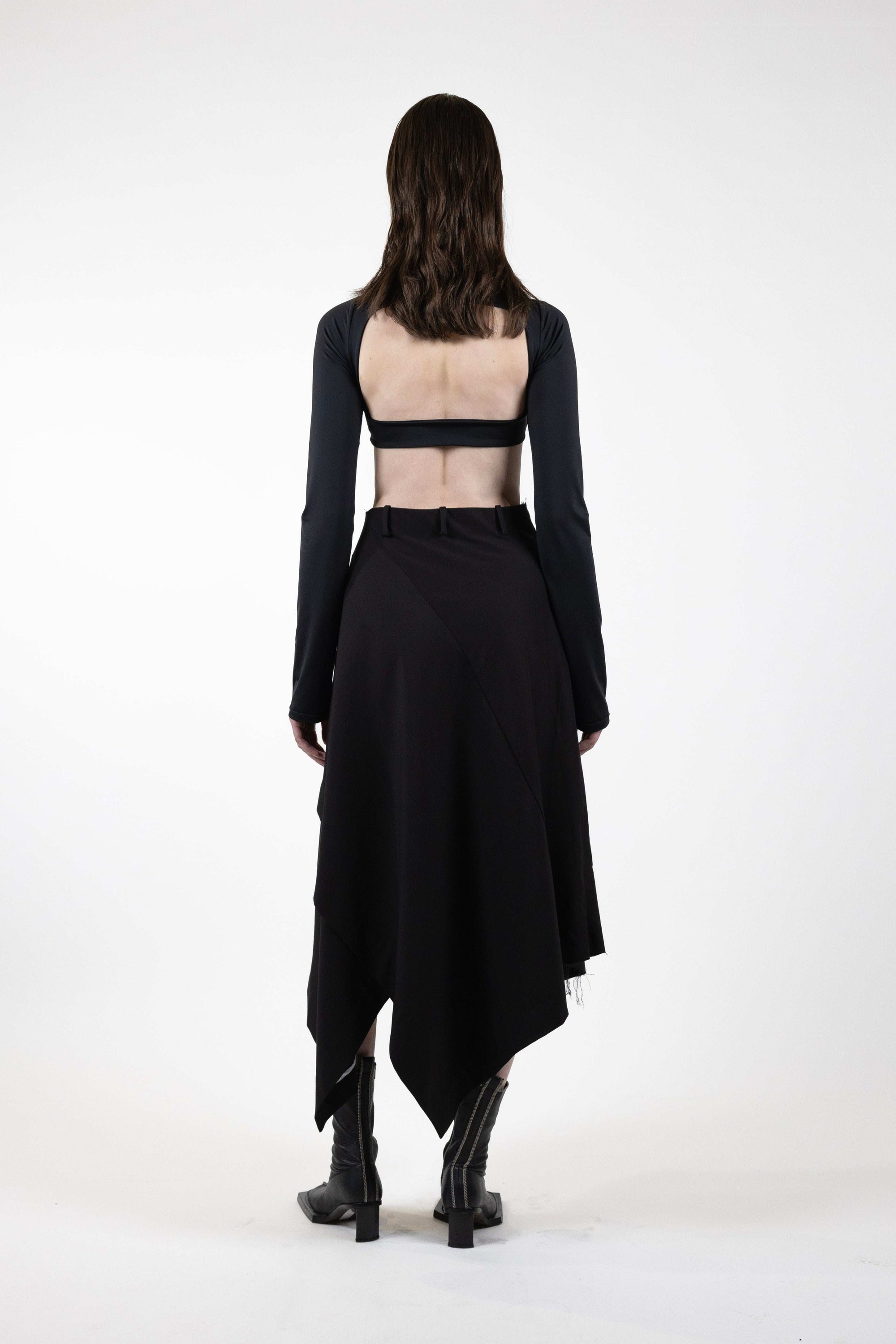 Asymmetric skirt