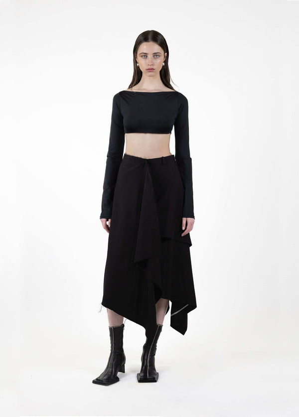 Asymmetric skirt